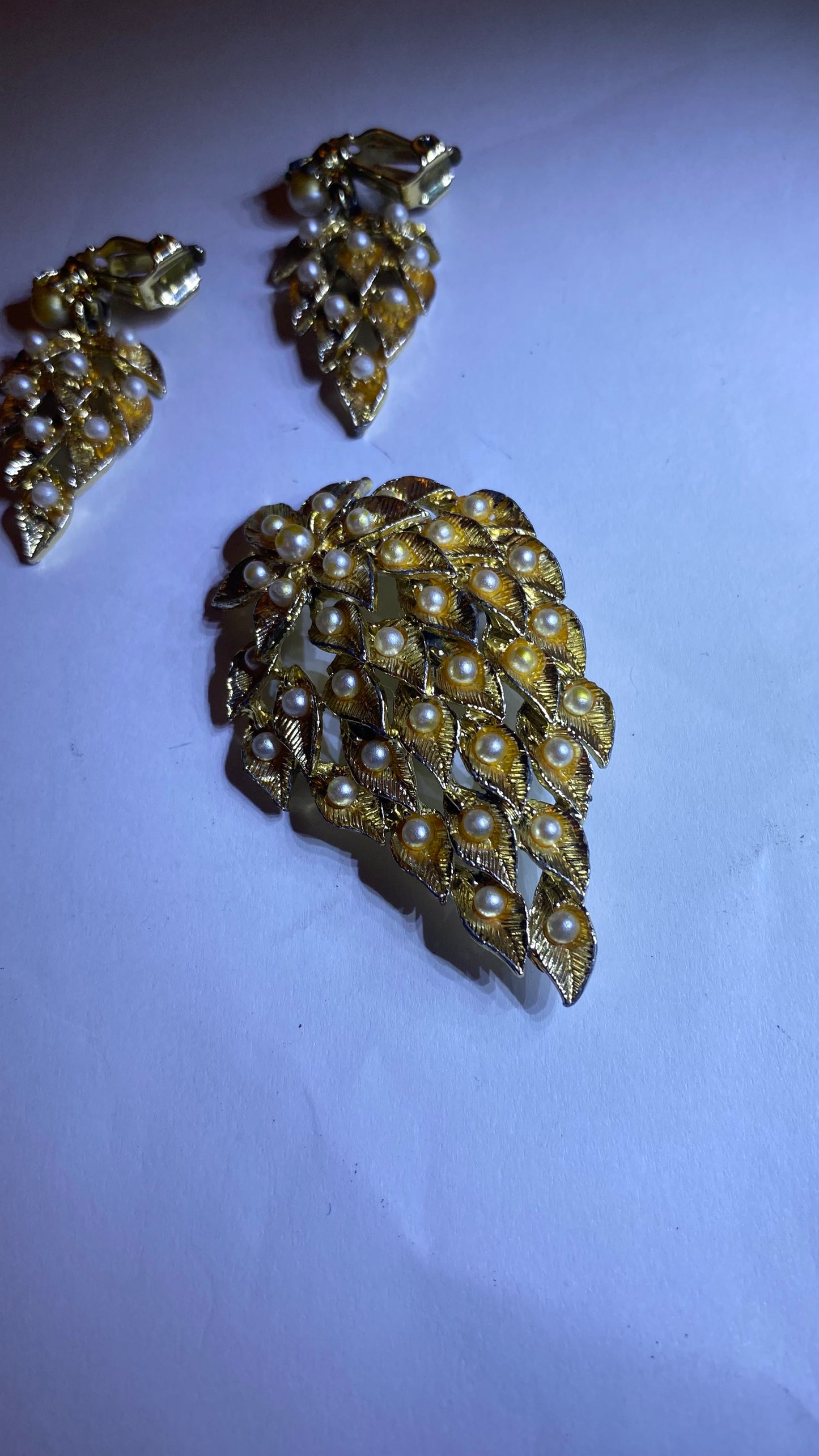 Vintage Brooch & Clip-on Earrings Faux Pearls