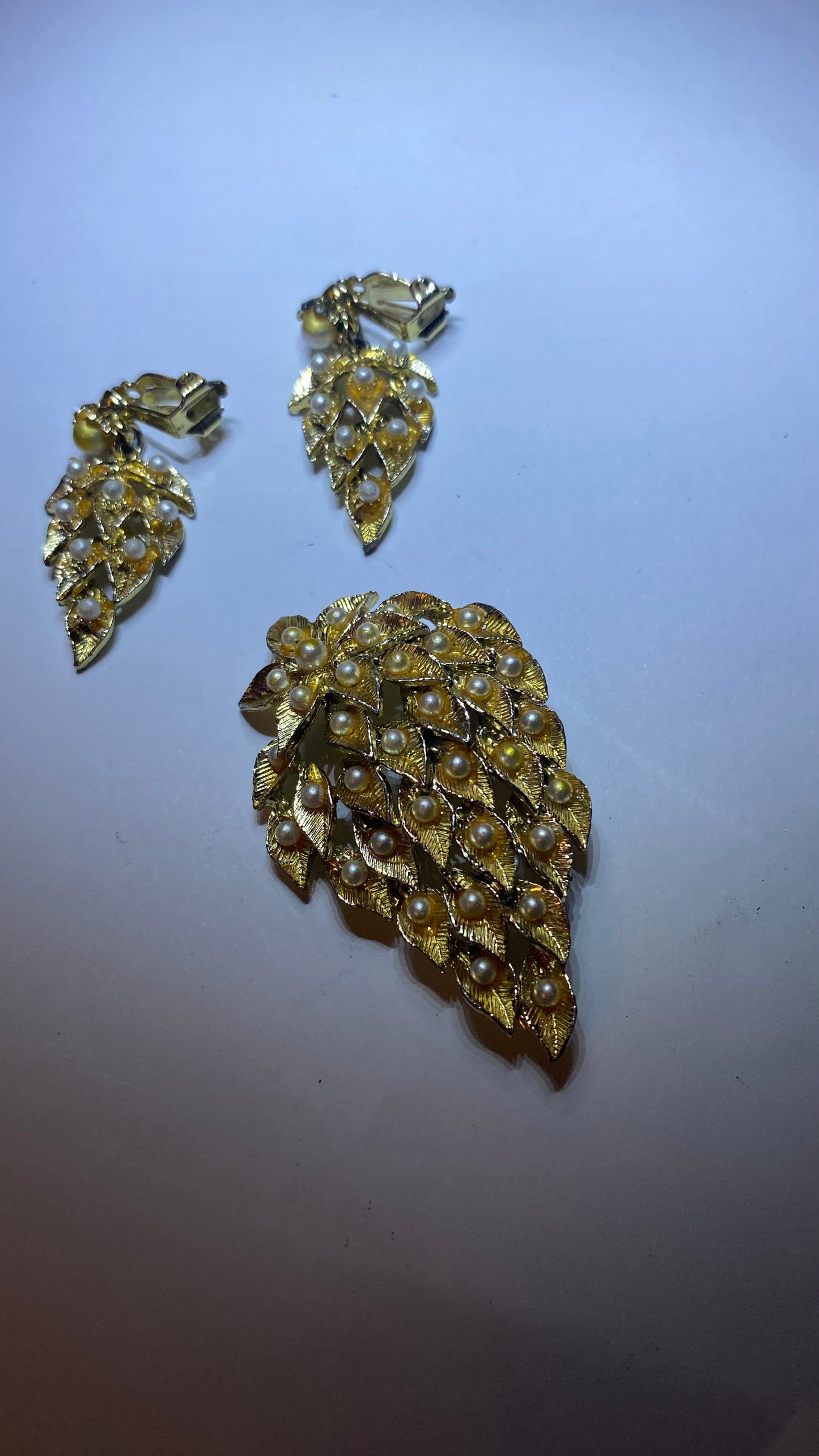 Vintage Brooch & Clip-on Earrings Faux Pearls
