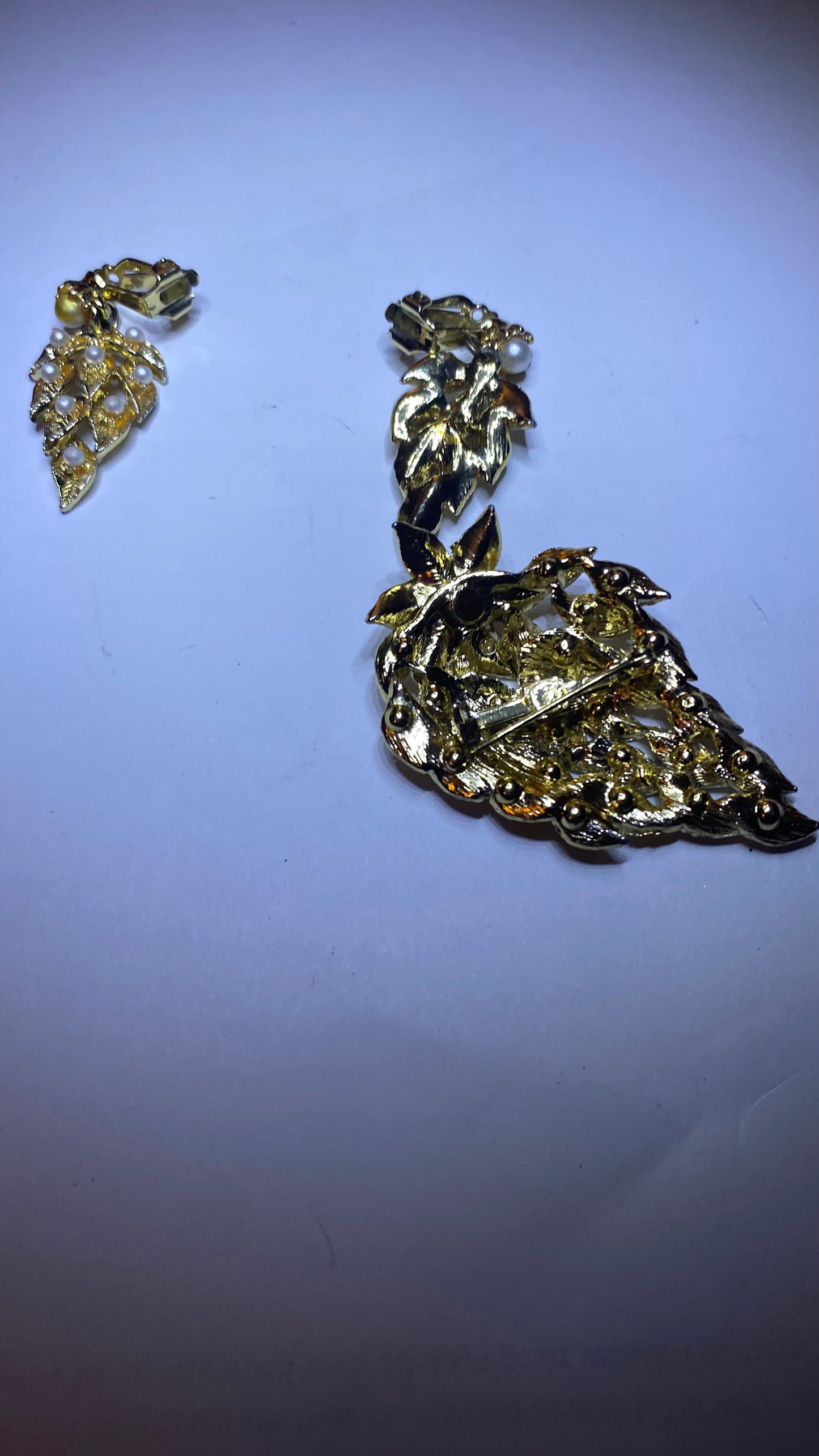 Vintage Brooch & Clip-on Earrings Faux Pearls