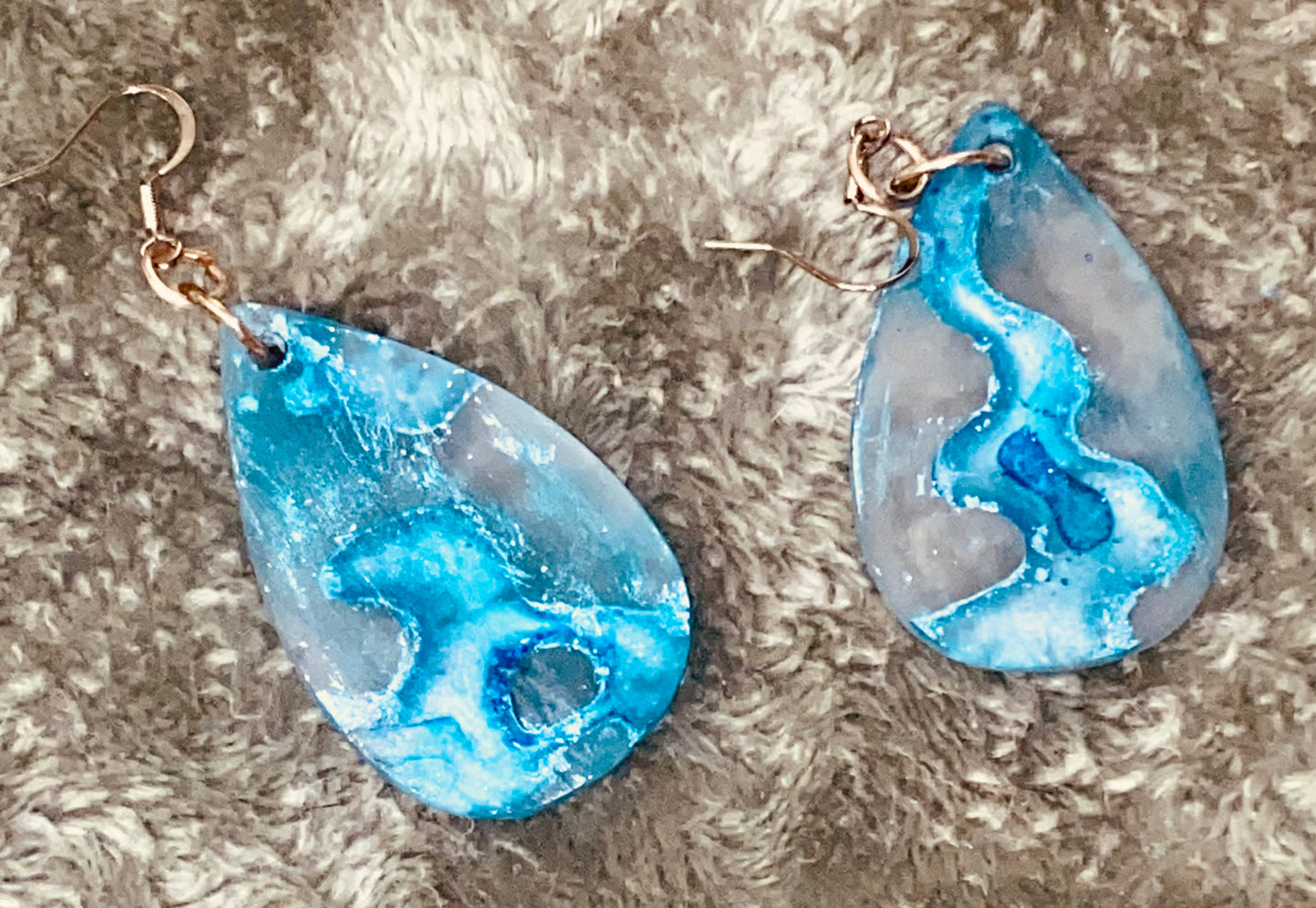 Funky Resin Earrings Bluish-Silver