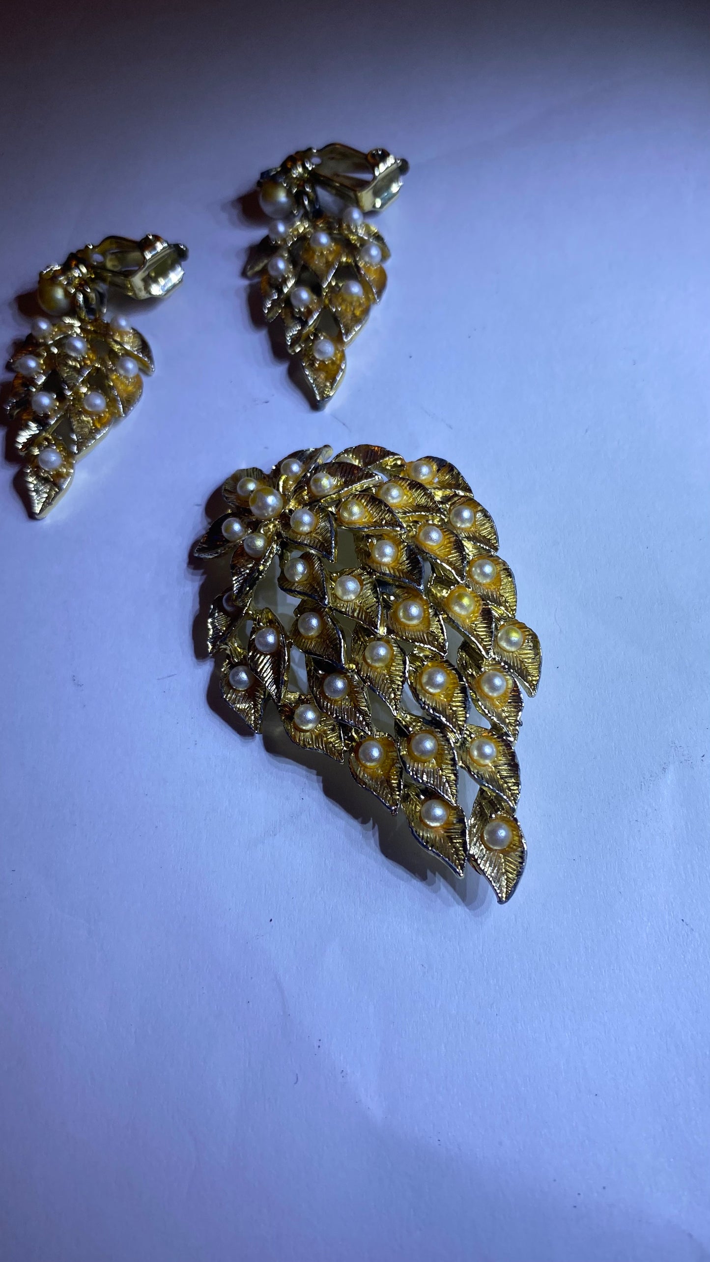Vintage Brooch & Clip-on Earrings Faux Pearls