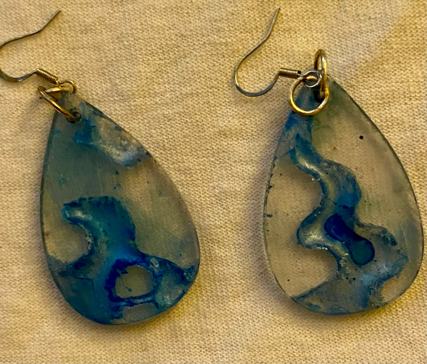 Funky Resin Earrings Bluish-Silver