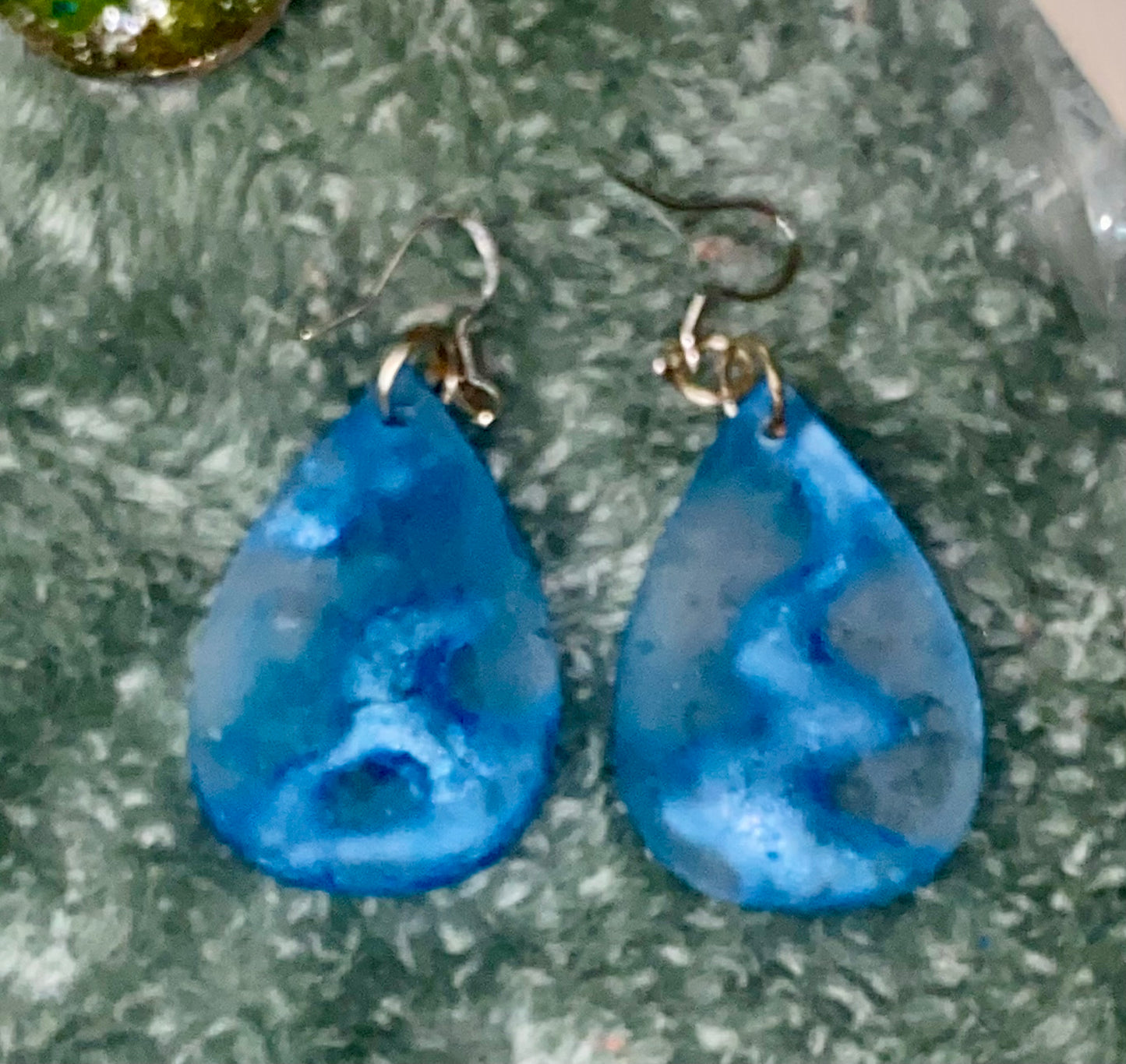 Funky Resin Earrings Bluish-Silver