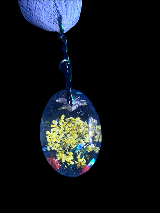 Simple Dried Flowers Resin Pendant
